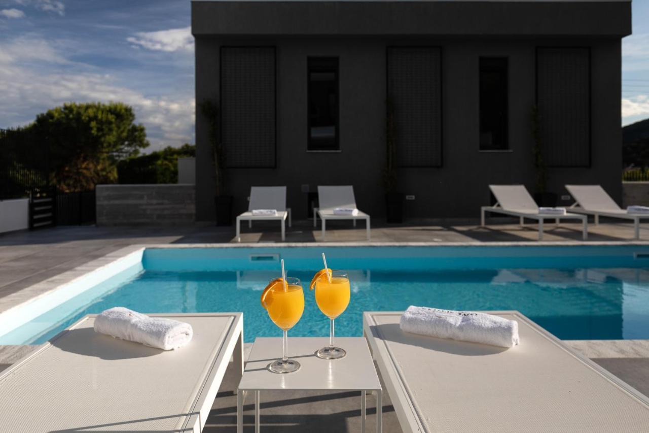 Cove Suites Nea Iraklitsa ภายนอก รูปภาพ